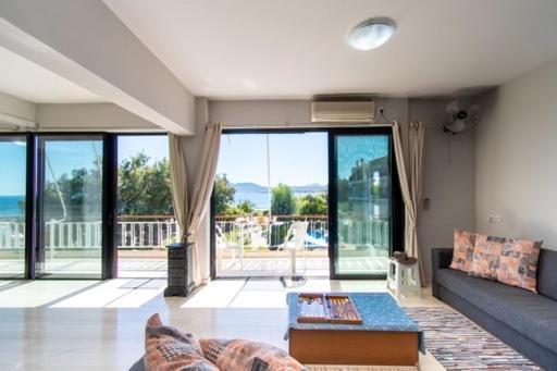 Lavish & Spacious Apt With Stunning Seaview, 10 Min Ath Airport Artemida  Dış mekan fotoğraf